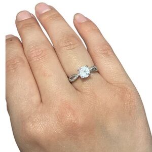Round Brilliant Simple Band 6.5mm Moissanite Diamond Engagement Ring Size 7